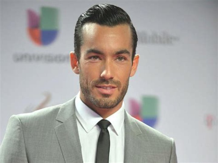 Aarón Díaz Net Worth | Celebrity Net Worth