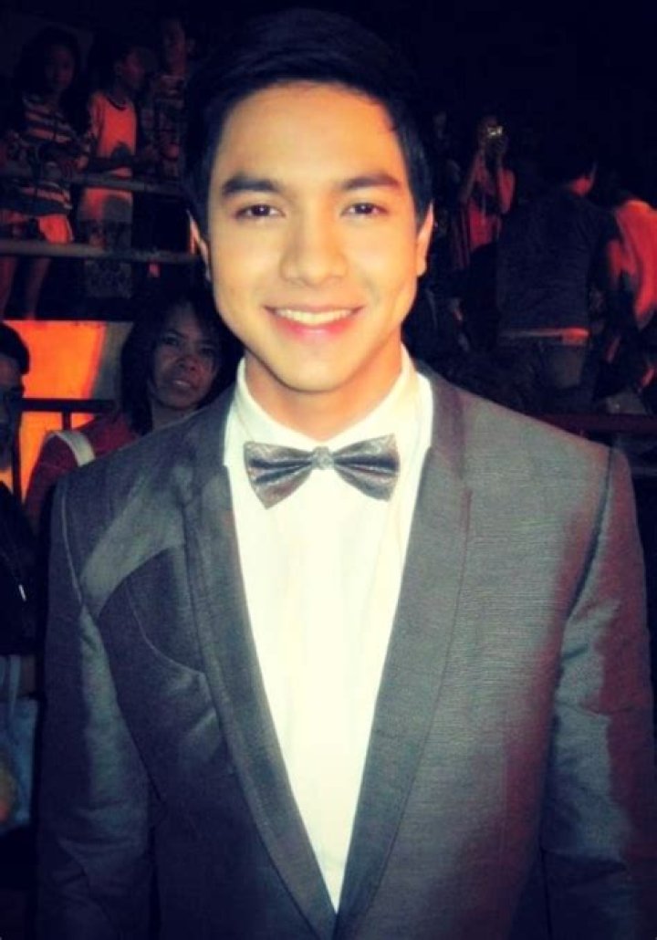 Alden Richards Height, Weight, Age, Girlfriend, Family, Facts, Biography