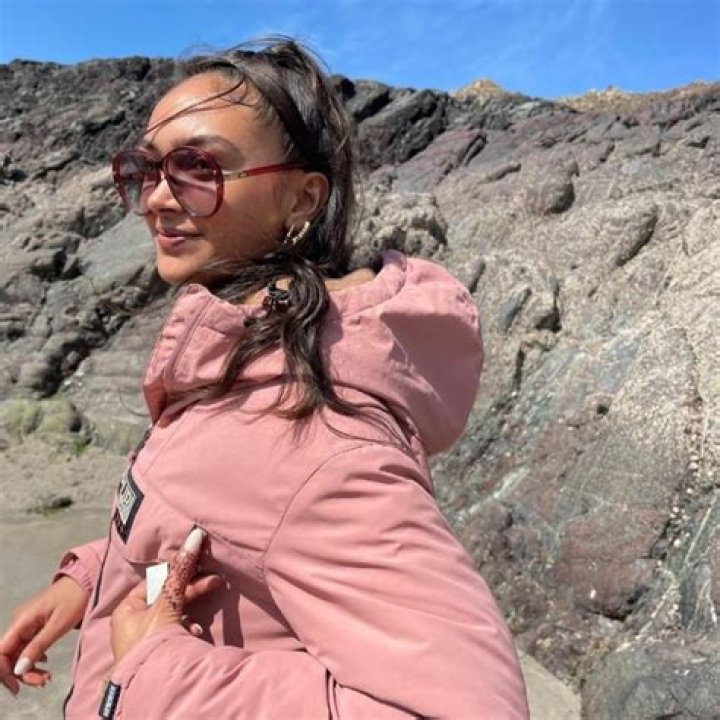 Joy Crookes Height, Weight, Age, Body Statistics