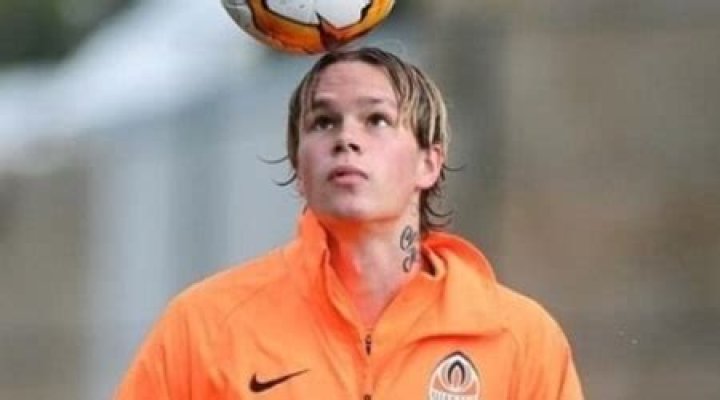 Mykhailo Mudryk Height, Weight, Age, Family, Facts, Biography