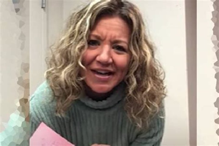 Who is Amy Lawrence Dating Now