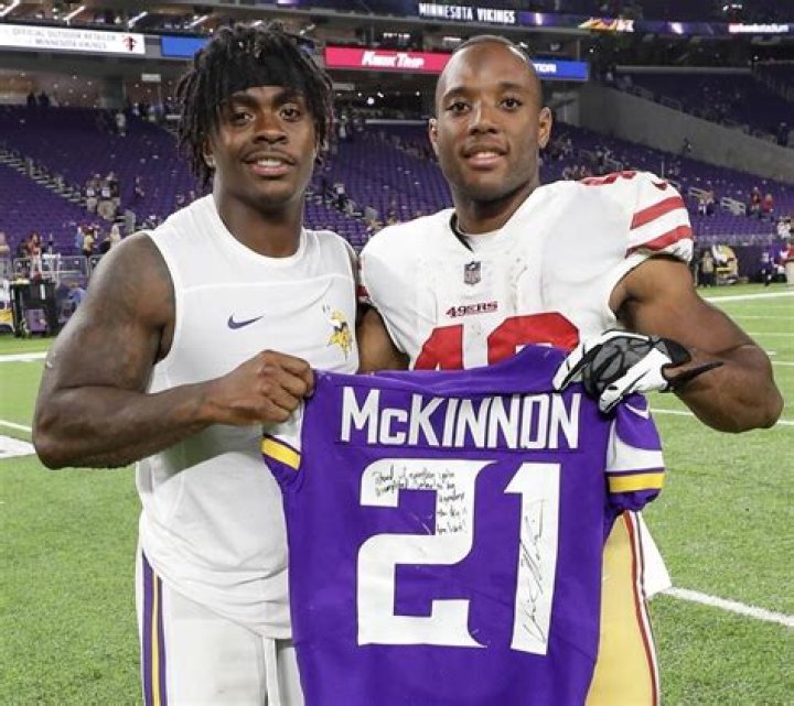 Who is Jerick McKinnon Dating Now